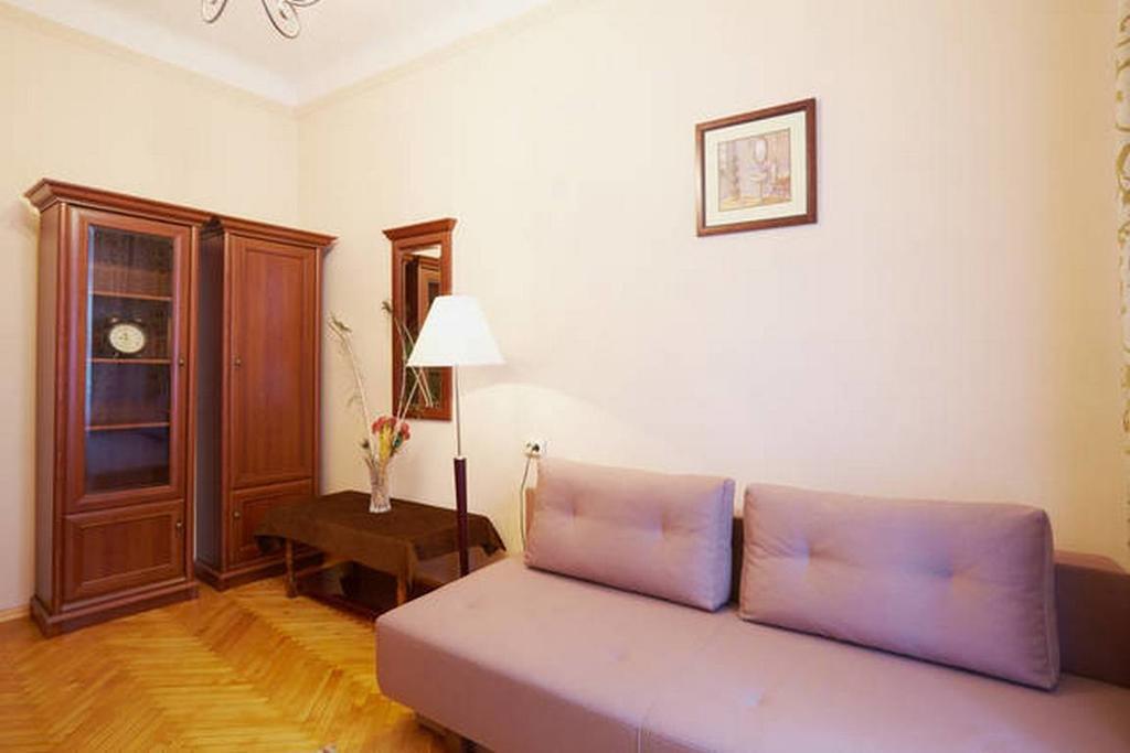 Pylnykarska 6 Appartement Lviv Buitenkant foto