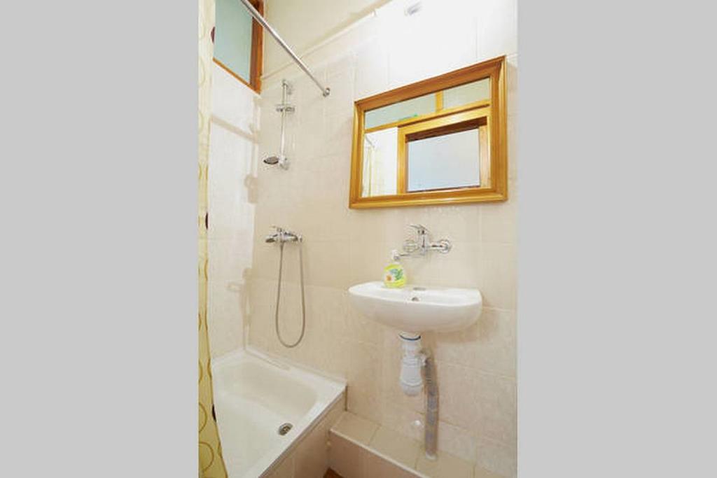 Pylnykarska 6 Appartement Lviv Buitenkant foto