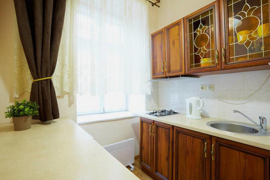 Pylnykarska 6 Appartement Lviv Buitenkant foto
