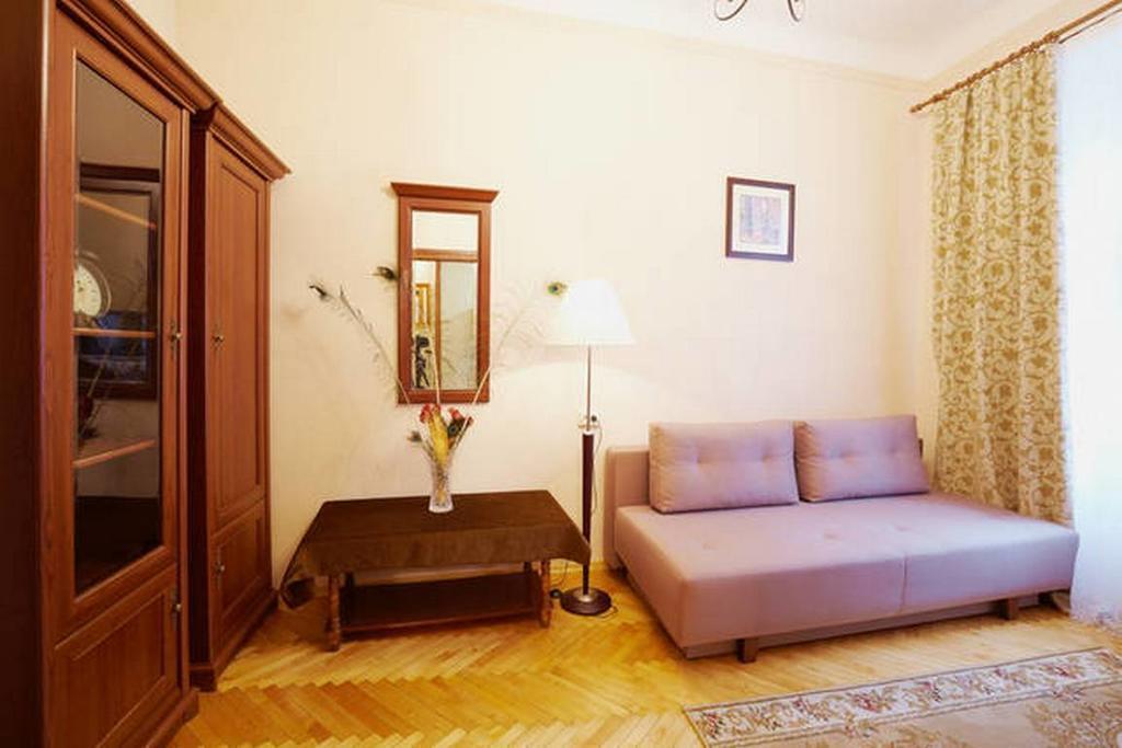 Pylnykarska 6 Appartement Lviv Buitenkant foto