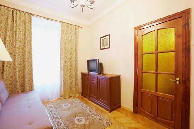 Pylnykarska 6 Appartement Lviv Buitenkant foto